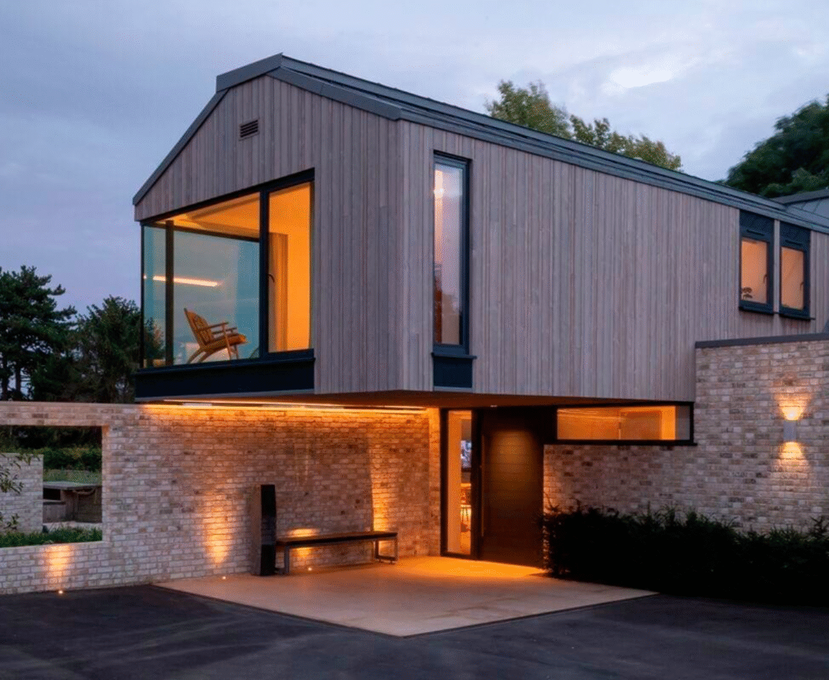 Private house overlooking the Thames Valley