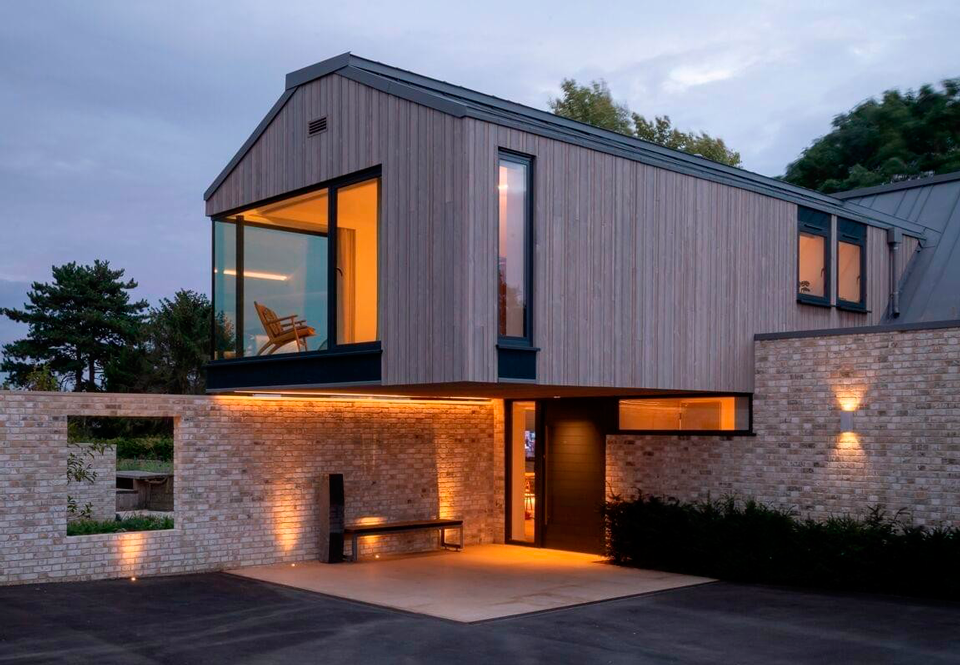 Private house overlooking the Thames Valley